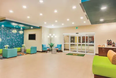 Photo 5 - La Quinta Inn & Suites by Wyndham Cotulla