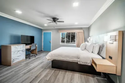Photo 3 - Pacific Inn & Suites