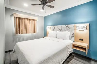 Photo 5 - Pacific Inn & Suites