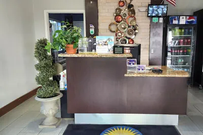 Photo 5 - Days Inn & Suites by Wyndham Gonzales TX