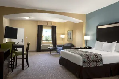 Photo 5 - Days Inn & Suites by Wyndham Gonzales TX