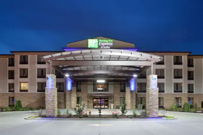 Photo 2 - Holiday Inn Express & Suites St Louis Airport by IHG