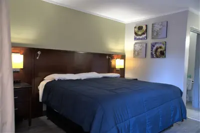 Photo 2 - Eastern Shore Motel