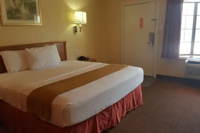 Photo 3 - Travelodge by Wyndham Lubbock