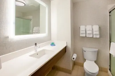 Photo 5 - Holiday Inn Express and Suites Little Rock Downtown by IHG