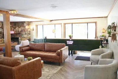 Photo 3 - Sierra Blue Hotel & Swim Club