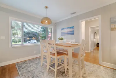Photo 3 - Northwood Harbor Home 3 Bed/ 3 Baths, Beach, Shops & Restaurants