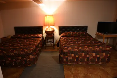 Photo 4 - Airport Motel