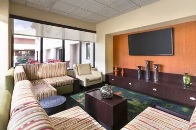 Photo 2 - The Querque Hotel