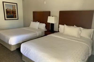 Photo 4 - Super 8 by Wyndham San Jose Airport