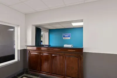 Photo 4 - Rodeway Inn Commerce