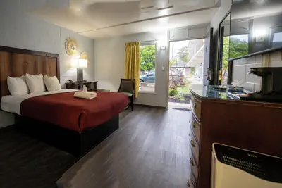 Photo 5 - Heart of Manteo Motor Lodge