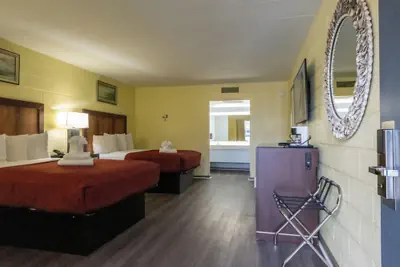 Photo 3 - Heart of Manteo Motor Lodge