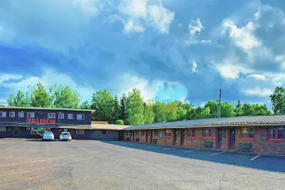 Photo 2 - Indianhead Ironwood Motel