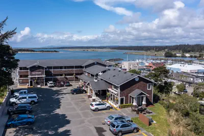 Photo 2 - Bandon Inn