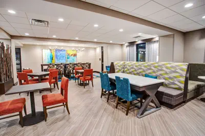 Photo 4 - Hampton Inn Union City