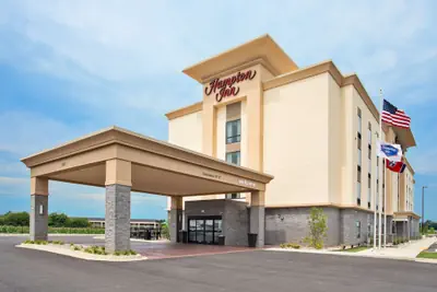 Photo 2 - Hampton Inn Union City