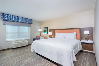 Photo 4 - Hampton Inn by Hilton Bedford