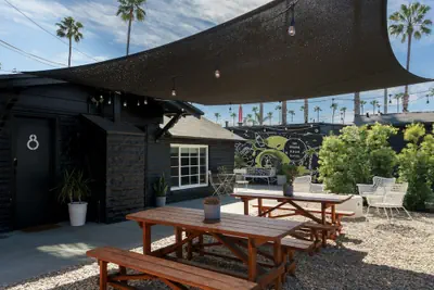 Photo 2 - The Green Room Hotel