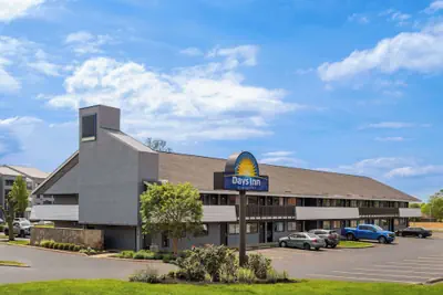 Photo 2 - Days Inn by Wyndham Columbus/Worthington