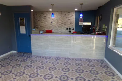 Photo 4 - Regal Inn