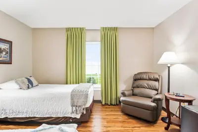 Photo 3 - Top Floor Handicap Accessible Bay View