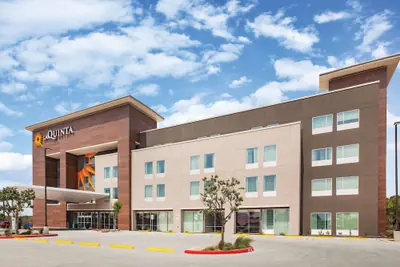 Photo 2 - La Quinta Inn & Suites by Wyndham Bardstown