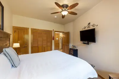 Photo 4 - 8115 Arapahoe Lodge 1 Bedroom Condo by RedAwning