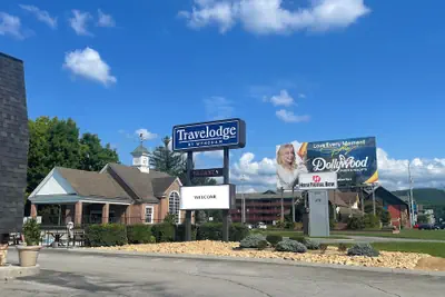 Photo 2 - Travelodge by Wyndham Pigeon Forge Dollywood Lane
