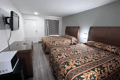 Photo 4 - Royal Inn