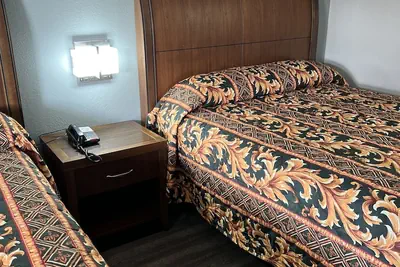 Photo 5 - Royal Inn