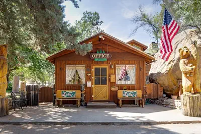 Photo 2 - Whispering Pines Lodge
