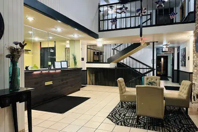 Photo 4 - Heritage inn