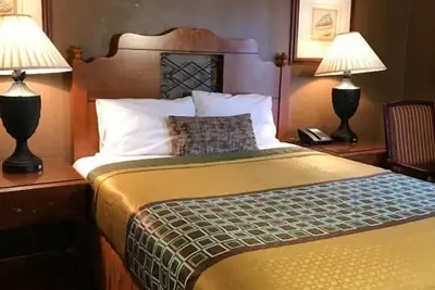 Photo 4 - Sands Motel