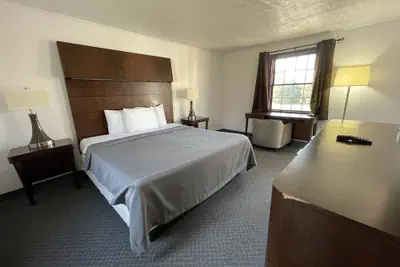 Photo 2 - Rips Country Inn