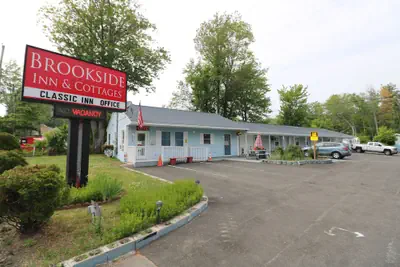 Photo 2 - Brookside Inn & Cottages