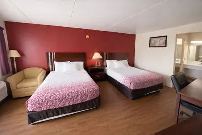 Photo 3 - Kings Inn Motel