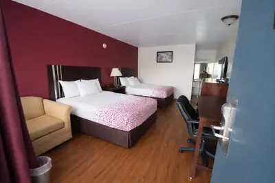 Photo 4 - Kings Inn Motel