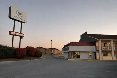 Photo 2 - Kings Inn Motel