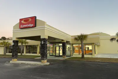 Photo 2 - Econo Lodge Yemassee
