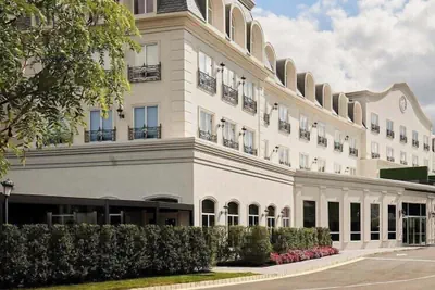 Photo 2 - Chateau Grande Hotel