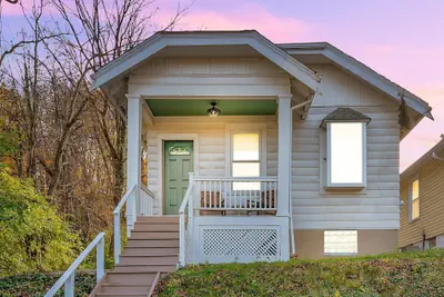 Photo 2 - Cozy Cottage In The Heart Of Hyde Park 1 Bedroom Home by RedAwning