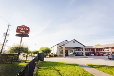 Photo 2 - Palace Inn Baytown Spur TX-330