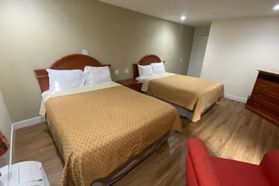 Photo 5 - Royale Inn Motel