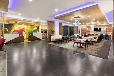 Photo 5 - La Quinta Inn & Suites by Wyndham El Paso East Loop-375