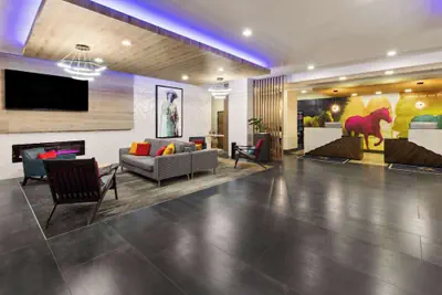 Photo 4 - La Quinta Inn & Suites by Wyndham El Paso East Loop-375