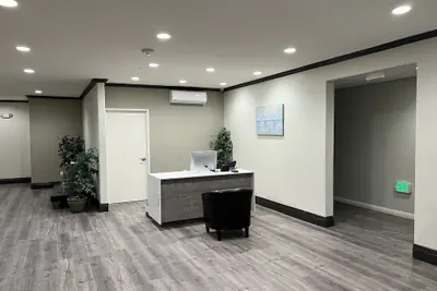 Photo 2 - Aspire Inn & Suites Orange