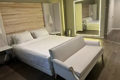 Photo 5 - Aspire Inn & Suites Orange