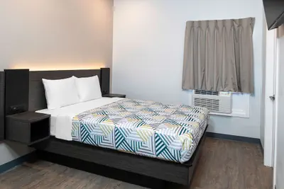 Photo 3 - Motel 6 San Pedro, CA – Port Of Los Angeles
