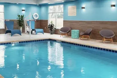 Photo 4 - Hampton Inn & Suites Chico